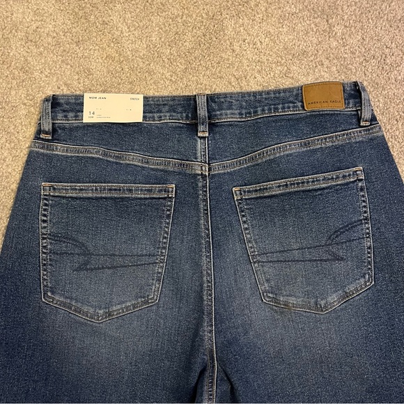 AE high rise Mom Jean - Picture 8 of 8